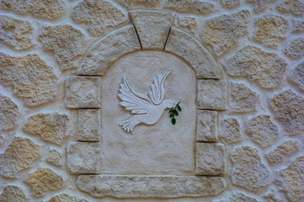 Décor colombe en crépi pierre en Provence