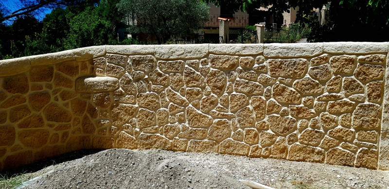Mur en aspect pierre au Beausset