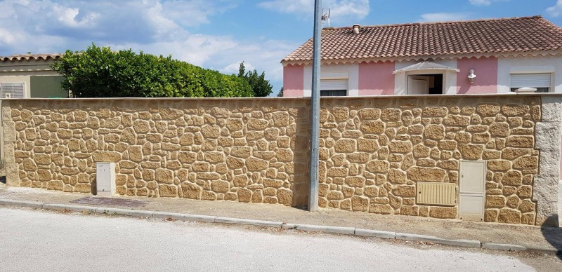 Mur imitation pierre à Brignoles
