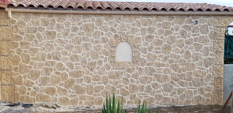 Mur en pierre à Gardanne