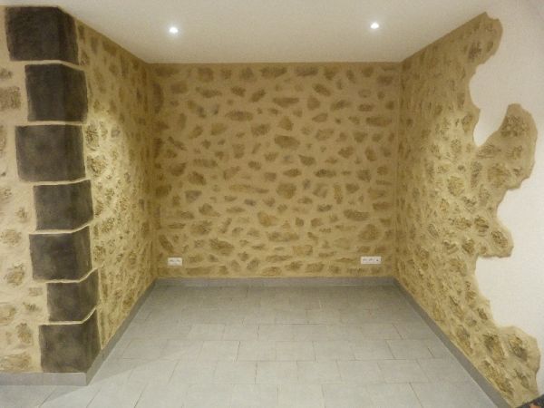 Mur intérieur en aspect pierre à Carces
