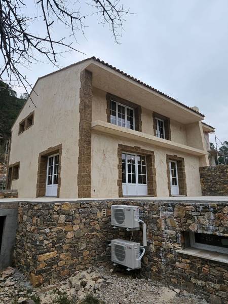 maison aspect crépi et aspect pierre à Pourrières var