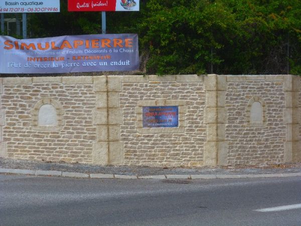 Mur en pierre au Val