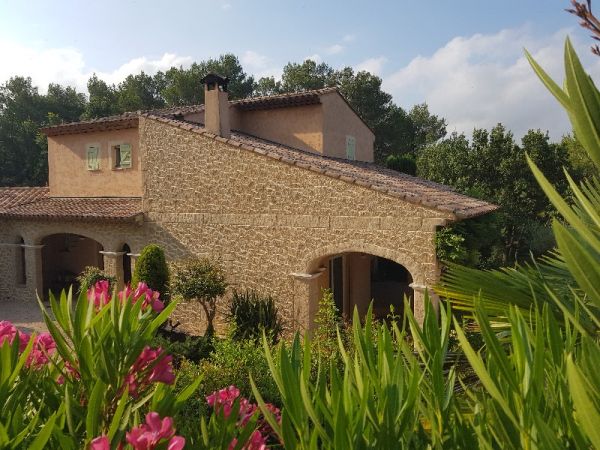 Maison en pierre à Trets